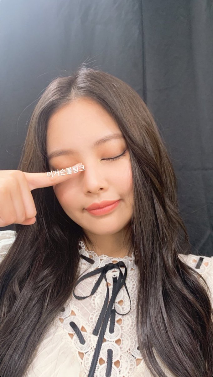 NiNiTrans's tweet photo. [#BPTrans]
🐣 Took this while waiting

🐣This is Blink

🐣All of our staff members worked hard

190921
jennierubyjane story

#JENNIE #JENNIEKIM #KPOP #BLINKS #BLACKPINK #블랙핑크 #BlackpinkPrivateStage #BLACKPINK2019PrivateStage https://t.co/jWSKR6PuW8
