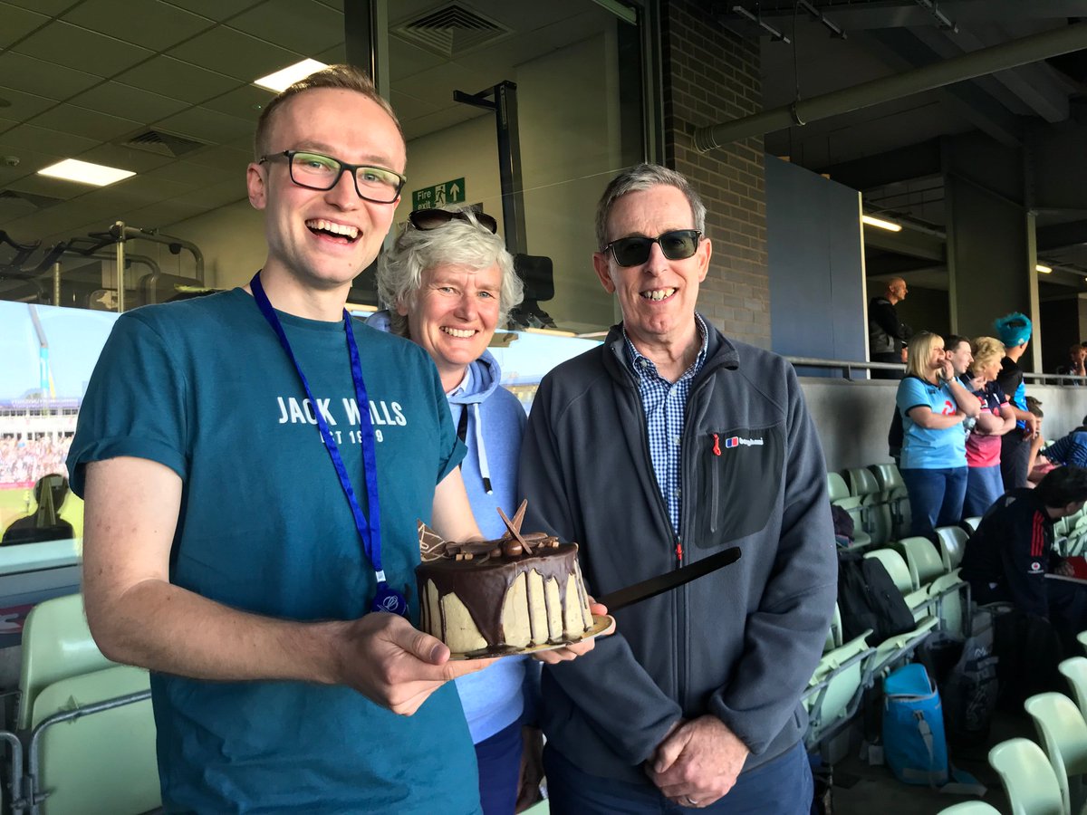 AndyWesRobinson's tweet photo. Happy birthday to me #crickettttt #T20Blast #finalsday https://t.co/edEEuSMrL7