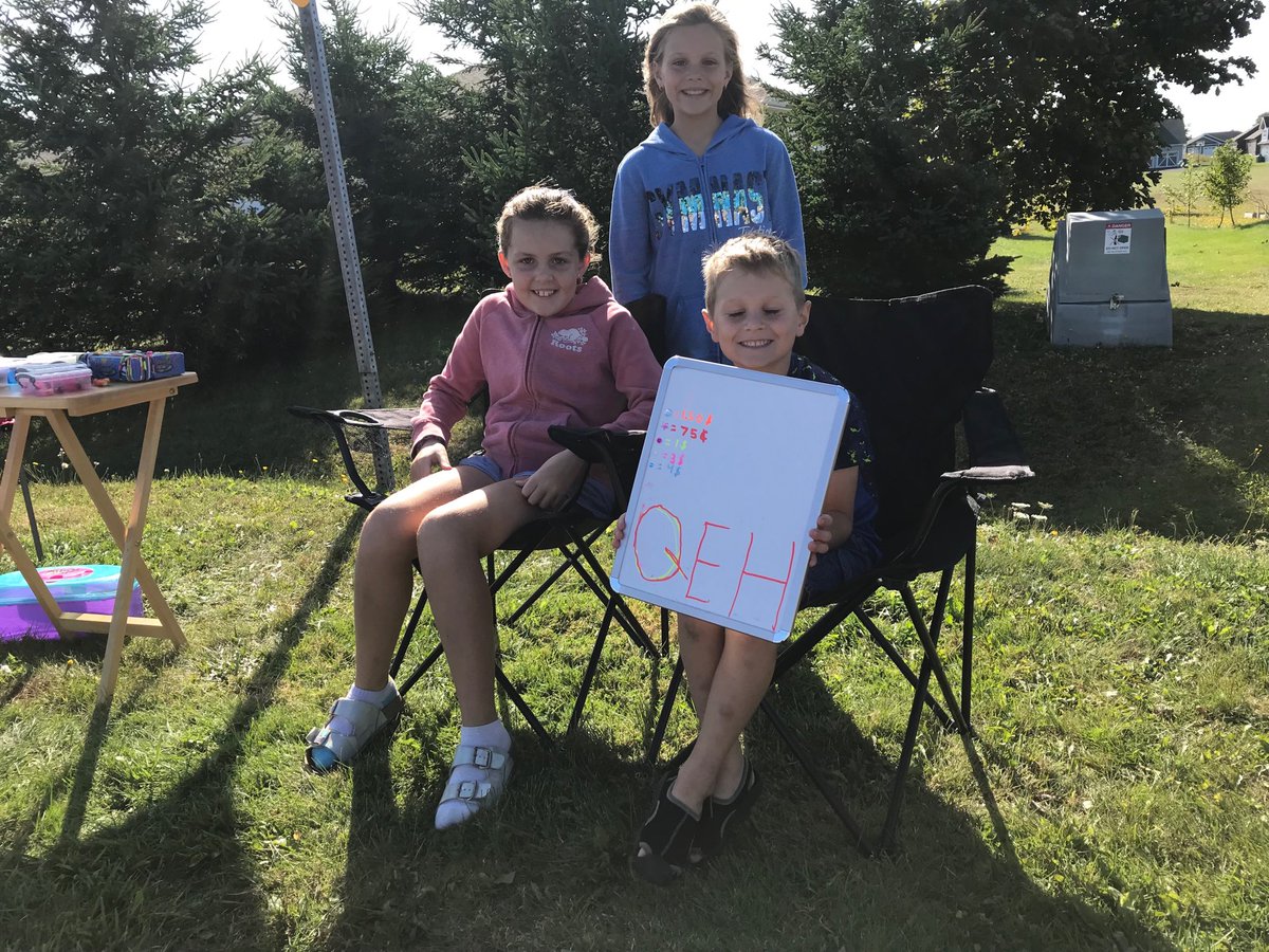 pmac1358's tweet image. ⁦⁦@QEHFoundation⁩ Met these generous young donors selling handmade jewelry in our neighbourhood, raising money for QEH. Thank Q!