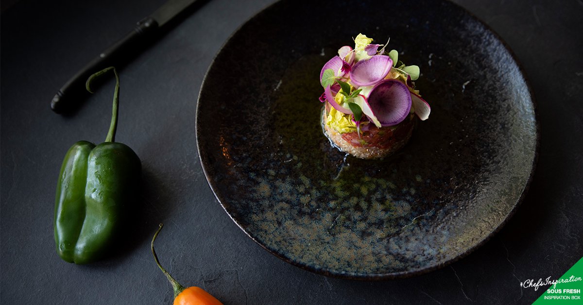 SousFresh's tweet image. ⭐Inspiration Box recipe! 
Chef Rob Cox makes a surprising and colorful vegan tartare with the Pablano pepper. A true taste explosion with this sweet chili!

Tomato and Pablano tartare / avocado cream / base of quinoa. 

ow.ly/ZUxj50wcHZk

#pablano #chefsinspiration