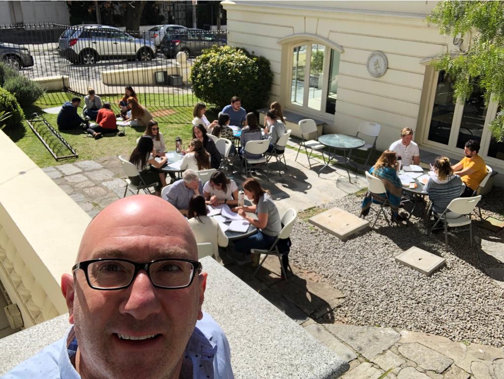 <a href="/rkechichian/">Ricardo Kechichian</a> excelente curso sobre investigación y análisis del consumidor. Toma de decisiones, neuromarketing, consumidor y su contexto. ¡Gracias! El día primaveral fue la yapa. #dircomun #comunicaciónestratégica