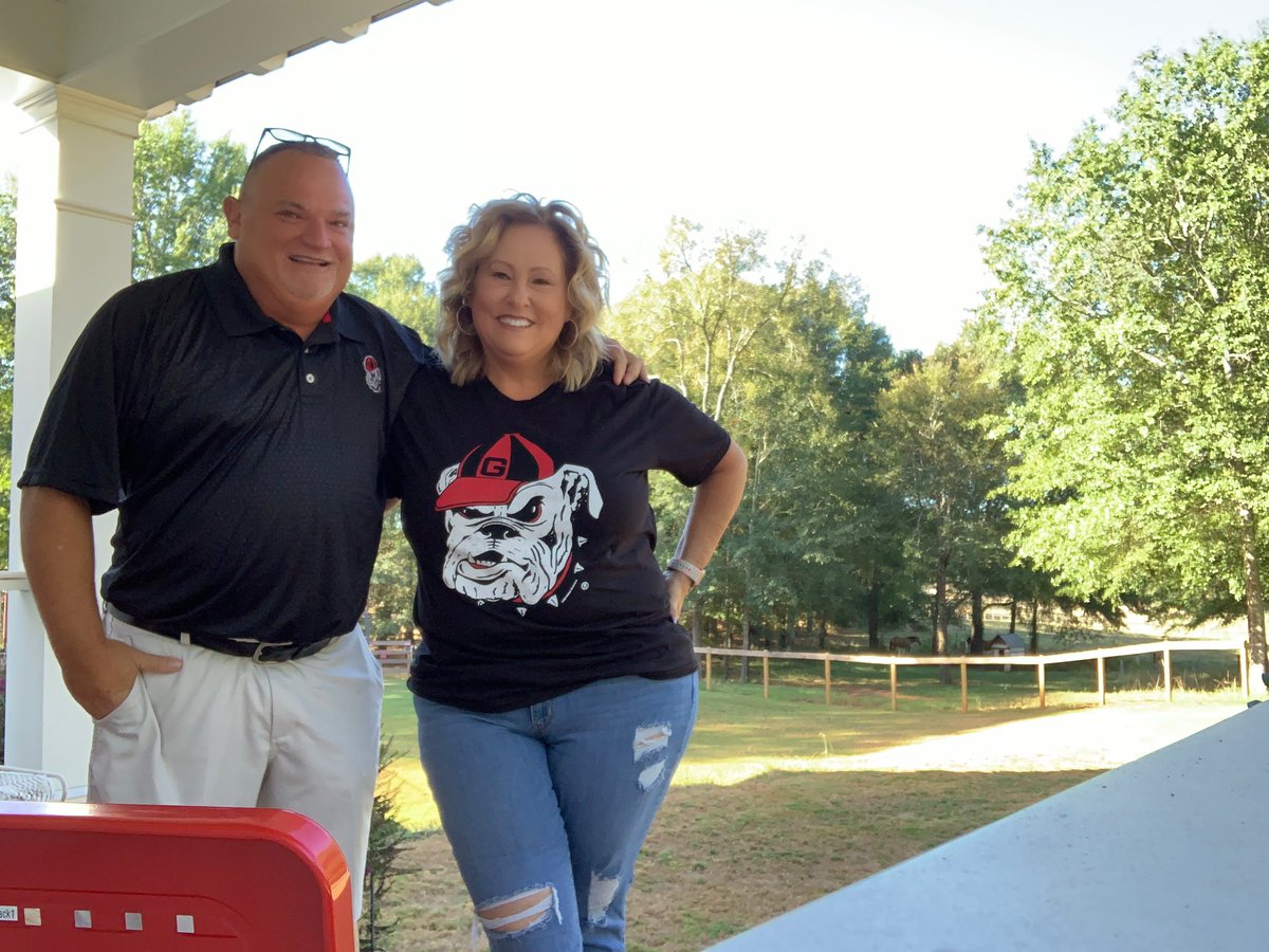 RonnaRGarrett's tweet photo. 🖤❤️🖤❤️🏈🏈 #BlackoutNotreDame Game day ready! https://t.co/4ThePn47wO