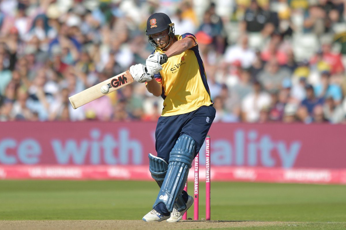 At the halfway stage of their
innings, Essex are 91/1.
#FinalsDay ball-by-ball: es.pn/Blast19Semi2