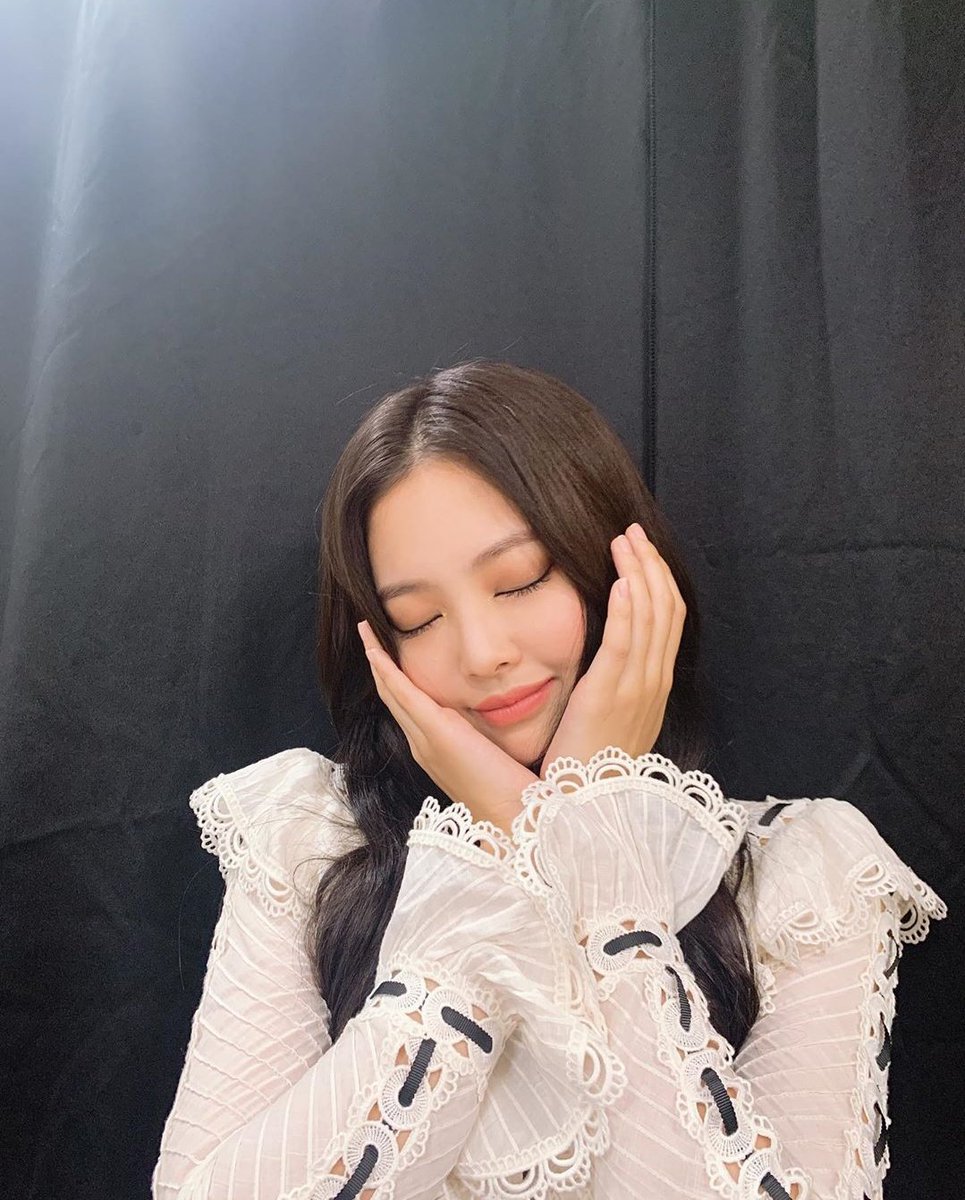 NiNiTrans's tweet photo. [#BPTrans]
BLACKPINK's 1st fan meeting [CHAPTER 1] 🖤💕 I was happy thank you Blinks. Because we had you there was us and there was today. Return home safely everyone 👁️ I love you 

190921
jennierubyjane story

#JENNIE #BLACKPINK #BlackpinkPrivateStage #BLACKPINK2019PrivateStage https://t.co/nG1jzo1amS