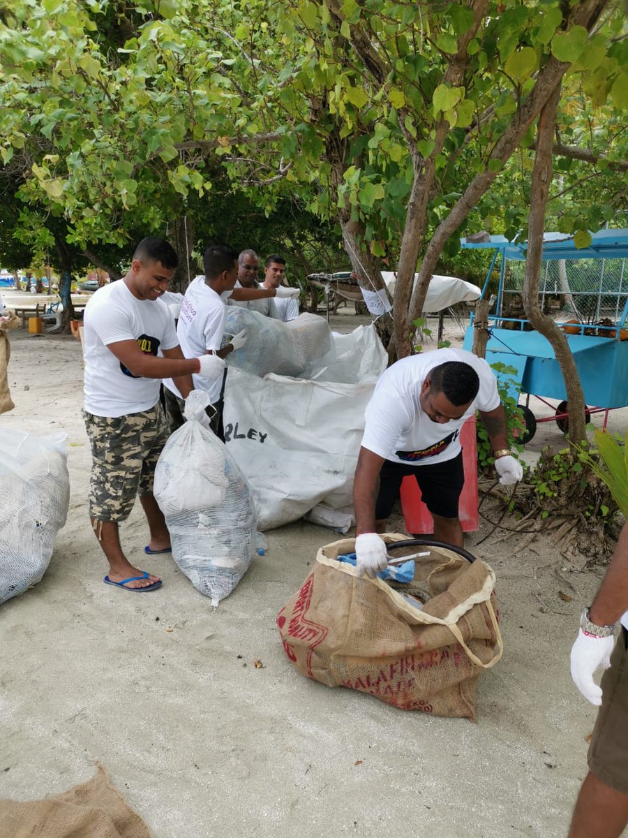 Letsdoit_Mv's tweet photo. #WorldCleanUpDay2019 at Hangnameedhoo by Ellaidhoo Resort at North Ari Atoll #Maldives @letsdoitworld 21Sept2019 #letsdoitmv #LetsDoItWorld #theresnoplanetB https://t.co/tHImzmk7lS
