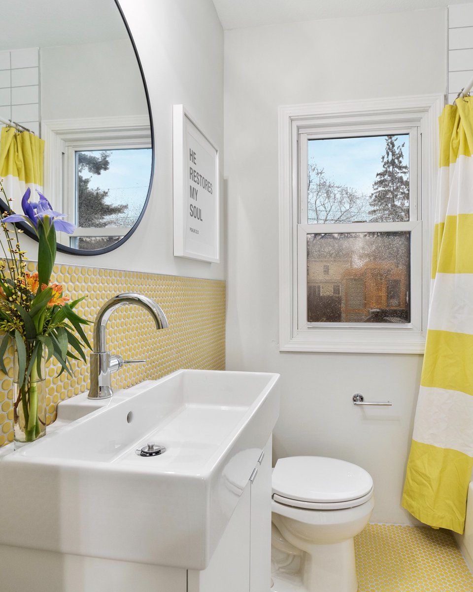 foxhomesmn's tweet image. Who else thinks this is the happiest little bath on the planet?! 🙋🏻‍♀️💛 By putting in bright new #pennytile and carrying it up the wall, we were able to keep the original yellow vibe that Jen liked so much while still updating the space completely. ✨