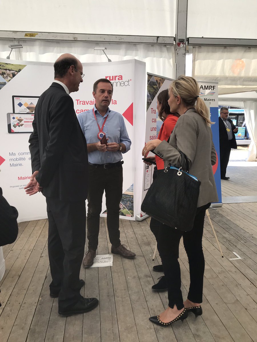 Congrès des <a href="/Maires_Ruraux/">AMRF</a> jours 2 - Nous sommes ravis d’avoir pu accueillir M. <a href="/Eric_R_Lombard/">Eric Lombard</a>, directeur général de la <a href="/caissedesdepots/">Caisse des Dépôts</a> et son équipe sur le stand #RuraConnect !