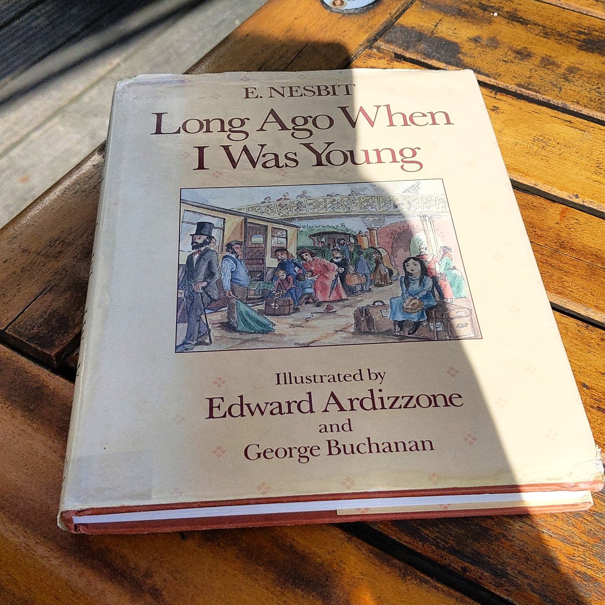 Charity shop find! It's been on my Wish List since 2014. 💗 📚✒️🎨E Nesbit and (probably) my favourite illustrator, Edward Ardizzone. Yay! #enesbit #edithnesbit #edwardardizzone #longagowhenwewereyoung #oxfam