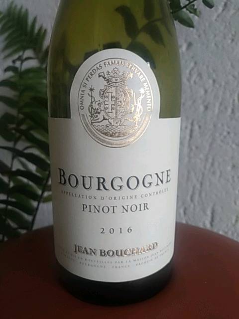 Veja s&oacute; este Wine de Jean Bouchard. Estou atribuindo 3 de 5 estrelas com o aplicativo @Vivino: https://t