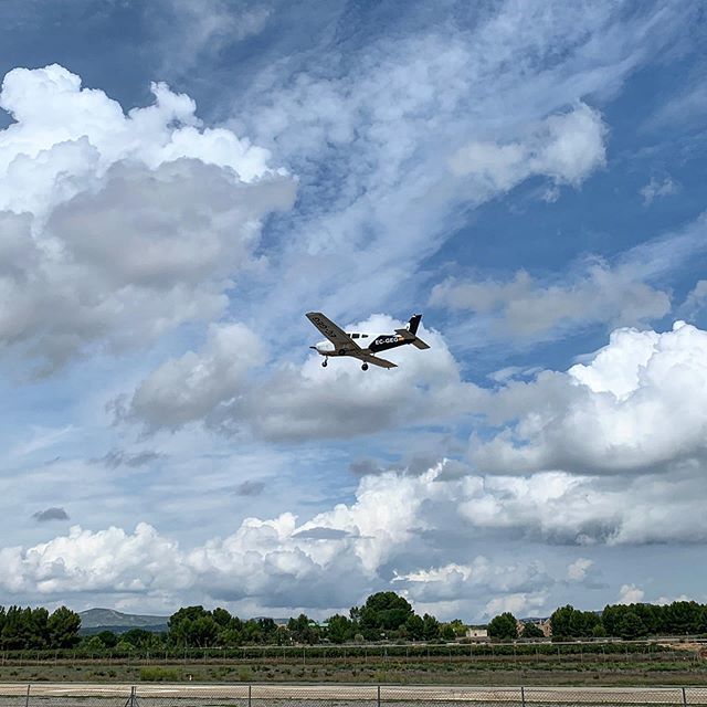 fpico1972's tweet photo. Great sky’s for flying.... ⛅️🌤⛅️🌤passion of flying ......#piperaircraft #pa28 as a #pilot is a #beautiful #aviation #ppl #piloto #fly #flight #aviacion #volar #funflyingwithfrank #airpullaviationacademy #pilotlife #generalaviation #cockpit #flightd… https://t.co/pzNYEt1wuz https://t.co/SQyazlZ4Ca