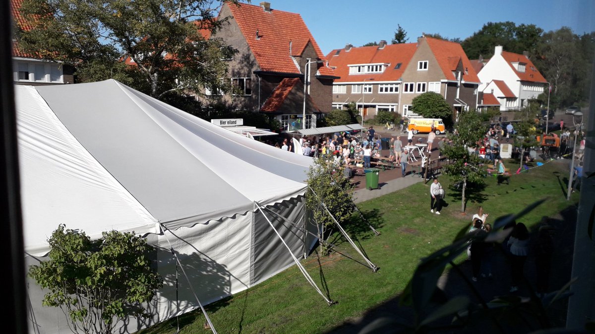 hanszv's tweet photo. Buurtfeest! https://t.co/l9AnmsJnfT