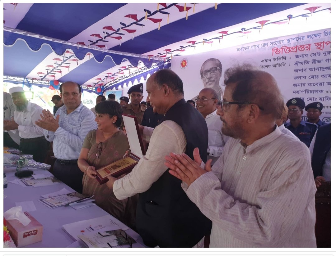 ihcdhaka's tweet photo. #ConnectingNeighbours ๐ฎ๐ณ ๐ง๐ฉ
HC @rivagdas & #Bangladesh Railway Minister, Md. Nurul Islam Sujan laid foundation stone for up-gradation of 7.5 km railway track & laying of missing tracks from Chilahati to Haldibari,#India. MPs Asaduzzaman Nurย & Aftab Uddin Sarkar were present https://t.co/jRwcziPU3Q