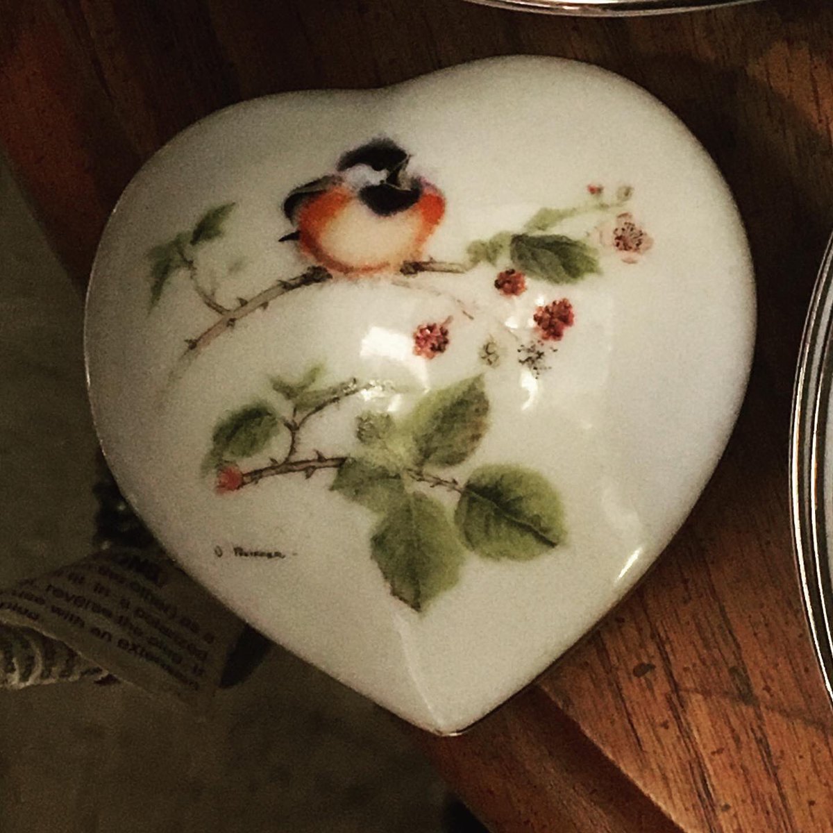 wayhip's tweet photo. Where will you experience love today? How will you share love today? #love #foundheart #antiqueshop https://t.co/PfFAQTIYLw