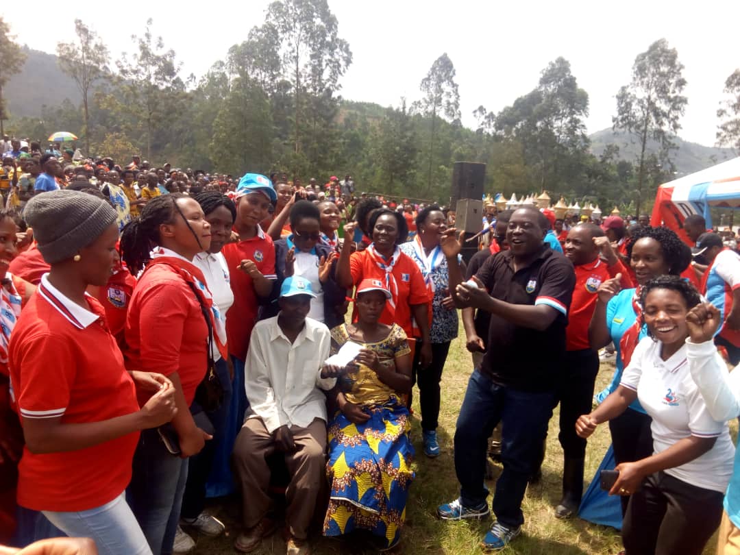 gatjmv's tweet photo. Turashimira Abagore bagize Urugaga rw'abagore rushamikiye kuri @rpfinkotanyi mu @RwandaNorth ku gikorwa cyiza mwatangije cyo kubakira no kuremera abagore batishoboye, turabizeza ubufatanye busesuye kuko ibi bigamije gushyira mubikorwa Gahunda ya Chairman Wacu @PaulKagame 2017-24 https://t.co/6H8dEP22o6