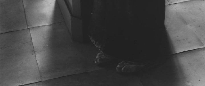 마스무라 야스조의 <아내는 고백한다> 훌륭한 영화였는데 이 씬이 진짜 강렬했음. 비 속을 뚫고 남자를 만나러 온 여자. 비에 젖은 얼굴, 진흙에...