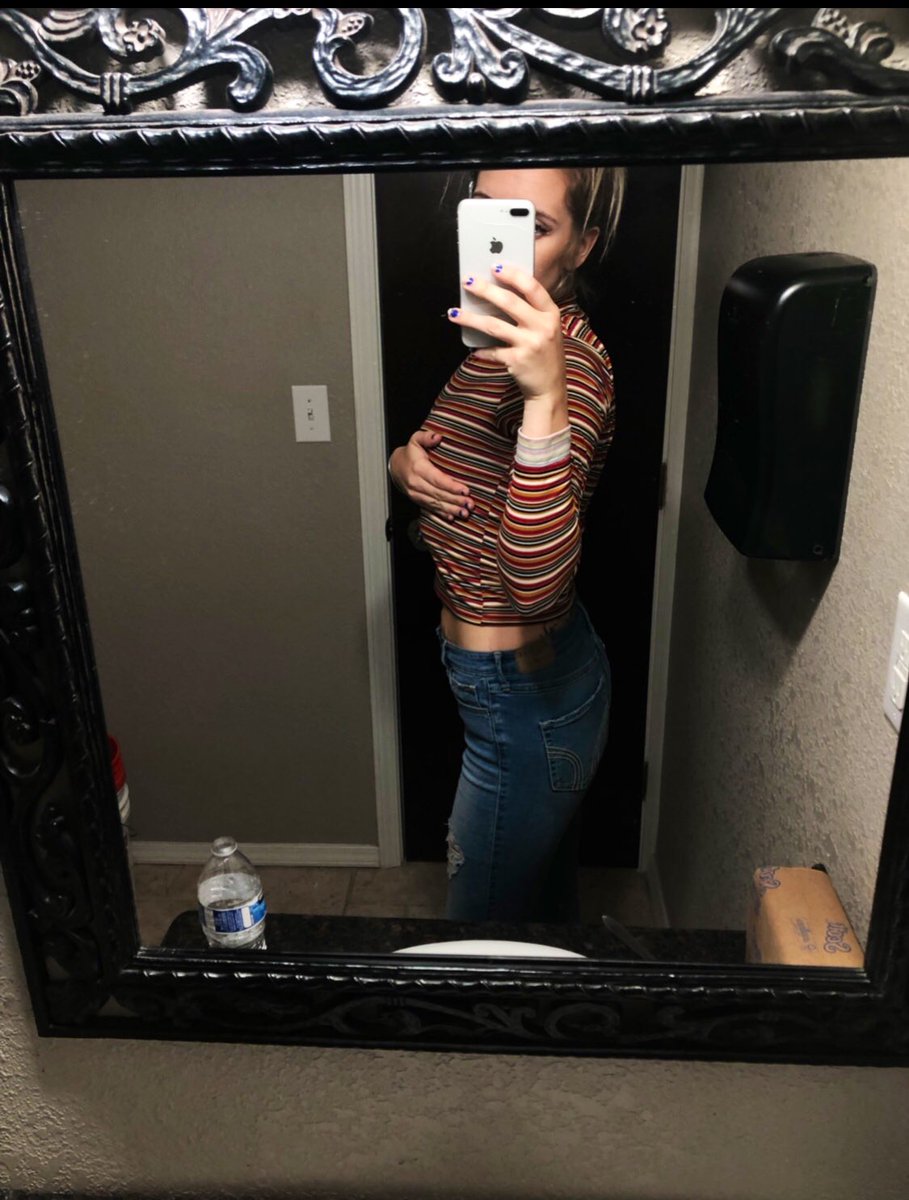 Pintolavah's tweet photo. gooood morning !!!! woke up extra happy because i have reached the half way point until i get to meet my lil boo , from month 1 to month 4 look at me goooo ! i am a grower of purity, grower of love, grower of LIFE. i am creating an entire soul , i am invincible!! 🥺✨🌟 https://t.co/bKOC2dwTGO