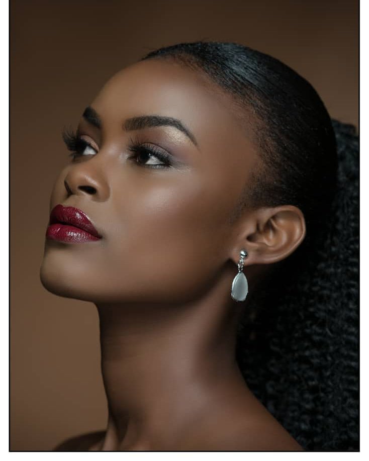 ugandapageant's tweet photo. Beauty shot of Miss International Uganda 2019. Evelyn Namatovu.
#beauty #natural #brownskins #african #beautyandbrains #businesswomen #womeninbusiness #confidence
#evelynkirondenamatovu #theathenahotelug #jorammodelmanagement #photo4fashion https://t.co/HHr9Joscje