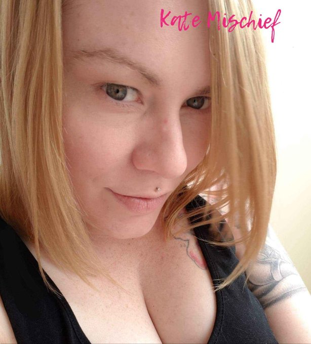 Happy Saturday to all you sexies! What do you have planned for this evening? 💋  #katemischief #selfie<a href="/tag/selfie"class="tags"><span>#selfie</span></a><a href="/tag/redhead"class="tags"><span>#redhead</span></a><a href="/tag/toronto"class="tags"><span>#toronto</span></a><a href="/tag/tattoos"class="tags"><span>#tattoos</span></a><a href="/tag/swinger"class="tags"><span>#swinger</span></a><a href="/tag/katemischief"class="tags"><span>#katemischief</span></a>