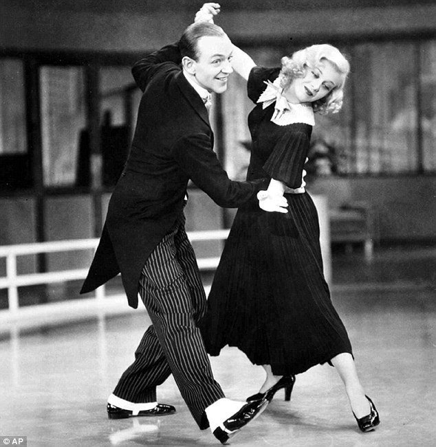JOHNDiLEO's tweet photo. On Sunday, 9-22, as part of the Milford Readers and Writers Festival (PA), I'll be interviewing filmmakers Joan Kramer and David Heeley about their #Hollywood documentaries and their book IN THE COMPANY OF LEGENDS. @MRAWFestival #MRAW #KatharineHepburn #FredAstaire #JamesStewart https://t.co/QhYnXNZJdp