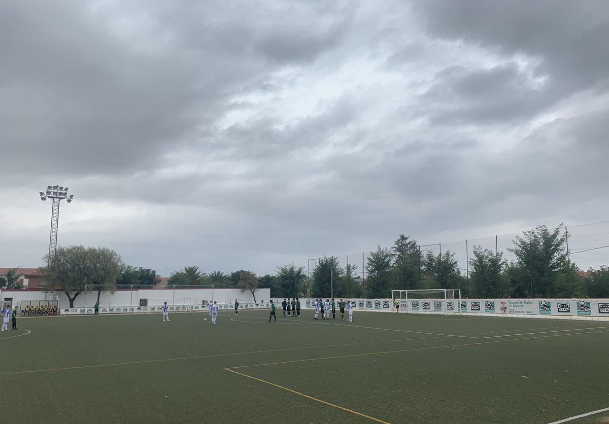 davidmendez_90's tweet photo. #LigasPepineras 🔵⚪️🥒
👨👨👦👦 #Generacion2005
🏟 @EF_Brunete
🆚
@CanteraPepinera https://t.co/aNVftKu3rN