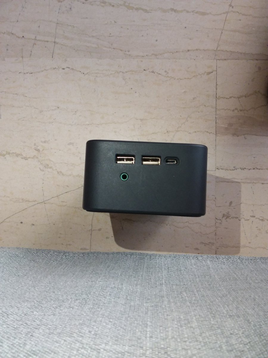meneerleblanc's tweet photo. @Solgaard_co Hello, We got the Solarbank with blootoothspeaker. After one week of use the powerbutton is loose from its casing. Also the usb ports do not line up with the casing. There was no force being used to the button. The product is 3 years old but used since a week. https://t.co/4TExiQm9Ax
