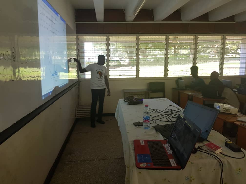 Jos_code's tweet image. Today, I have officially begin my teaching career as I officially lead Pyladies Cape Coast through introduction to python. I counted 32 ladies present out of 40. Such an impressive. Let continue empower more ladies in tech. @PyGhana @PyLadiesGhana 
 @glblcd @MesrenyameDogbe