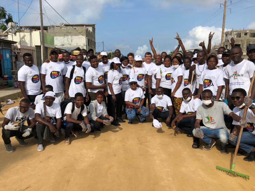 Assia38225136's tweet photo. #World cleanup day 2019
#Toutes  les organisations de la société civile #Bénin
Let's do it Bénin/Togo https://t.co/qqmyiZoF5J