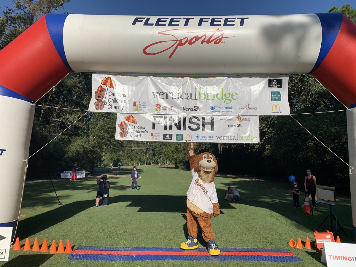 CharlieRiverDog's tweet photo. After the Hope Walk, I ran up to the Palmetto Island County Park to #MakeFun with my good friends at the Carolina Children’s Charity 5K! 🏃🏽‍♂️🏃🏻‍♀️🐶⚾️ https://t.co/8bc8mNlAkA
