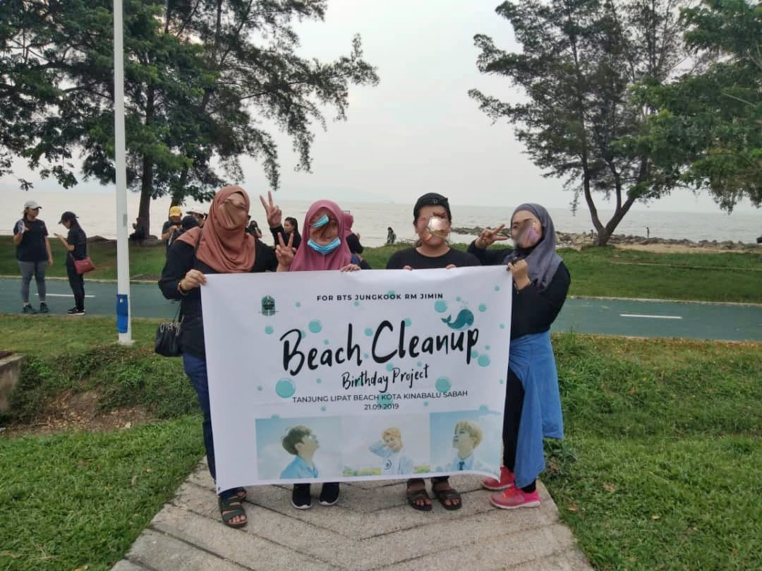 ElleLee1013's tweet photo. 100kg++ trash, good job everyone 😘 Thank you for all the participant, big hugs to @kinabaluarmy 
#BeachCleanupProjectKK @BTS_twt https://t.co/wXPDw84fqf