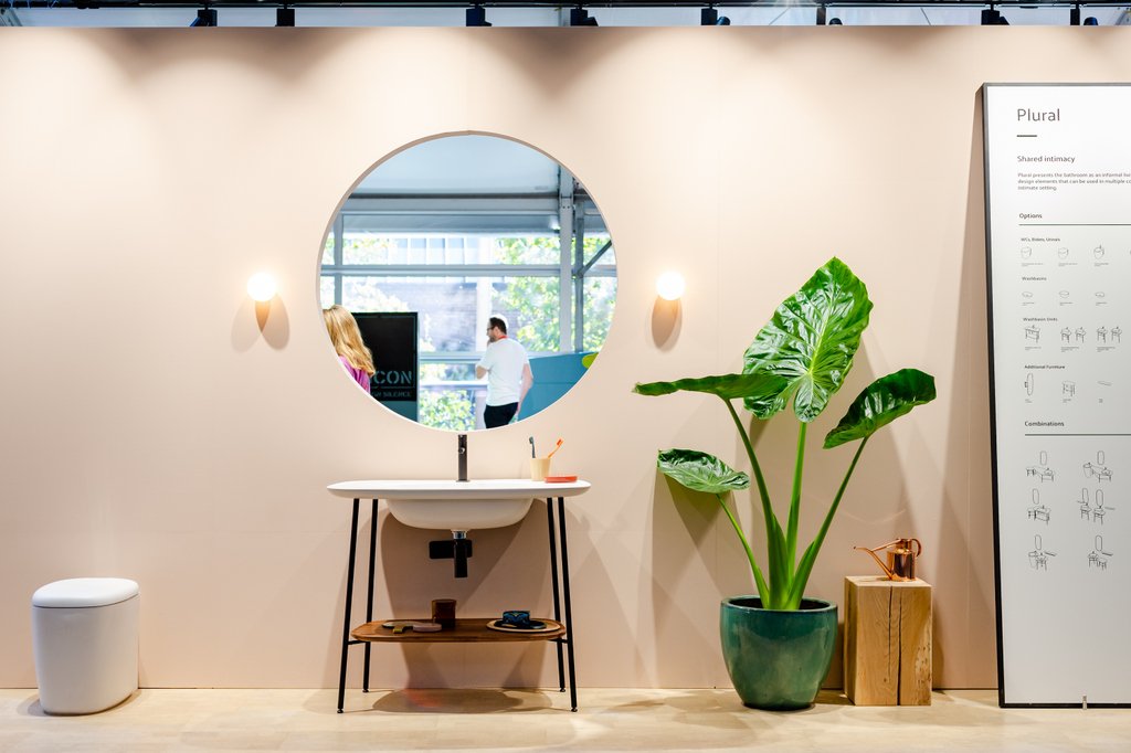 VitrABathrooms's tweet photo. Currently showing at #designjunction: Plural by Terri Pecora. Available in 5 warm colours including matt black, mink and taupe, Plural creates a feeling of domesticity #WhereDesignMeets @_designjunction ๐ท Ruth Ward https://t.co/JbPt3nHoaw