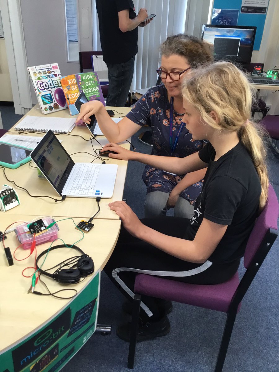 WSCCLibraries's tweet photo. Come on, who could resist a banana keyboard? Yep, we coded a micro:bit to play tunes on bananas at #BognorRegisLibrary! You can borrow micro:bit starter kits FREE from your local library. Find out more: https://t.co/iCwEf4e6bG @microbit_edu #microbitsinlibraries https://t.co/aEHc8fcicC