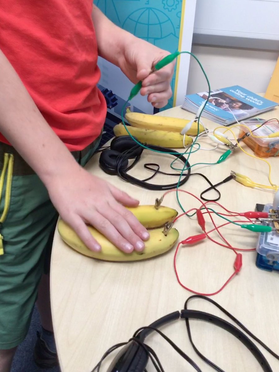 WSCCLibraries's tweet photo. Come on, who could resist a banana keyboard? Yep, we coded a micro:bit to play tunes on bananas at #BognorRegisLibrary! You can borrow micro:bit starter kits FREE from your local library. Find out more: https://t.co/iCwEf4e6bG @microbit_edu #microbitsinlibraries https://t.co/aEHc8fcicC