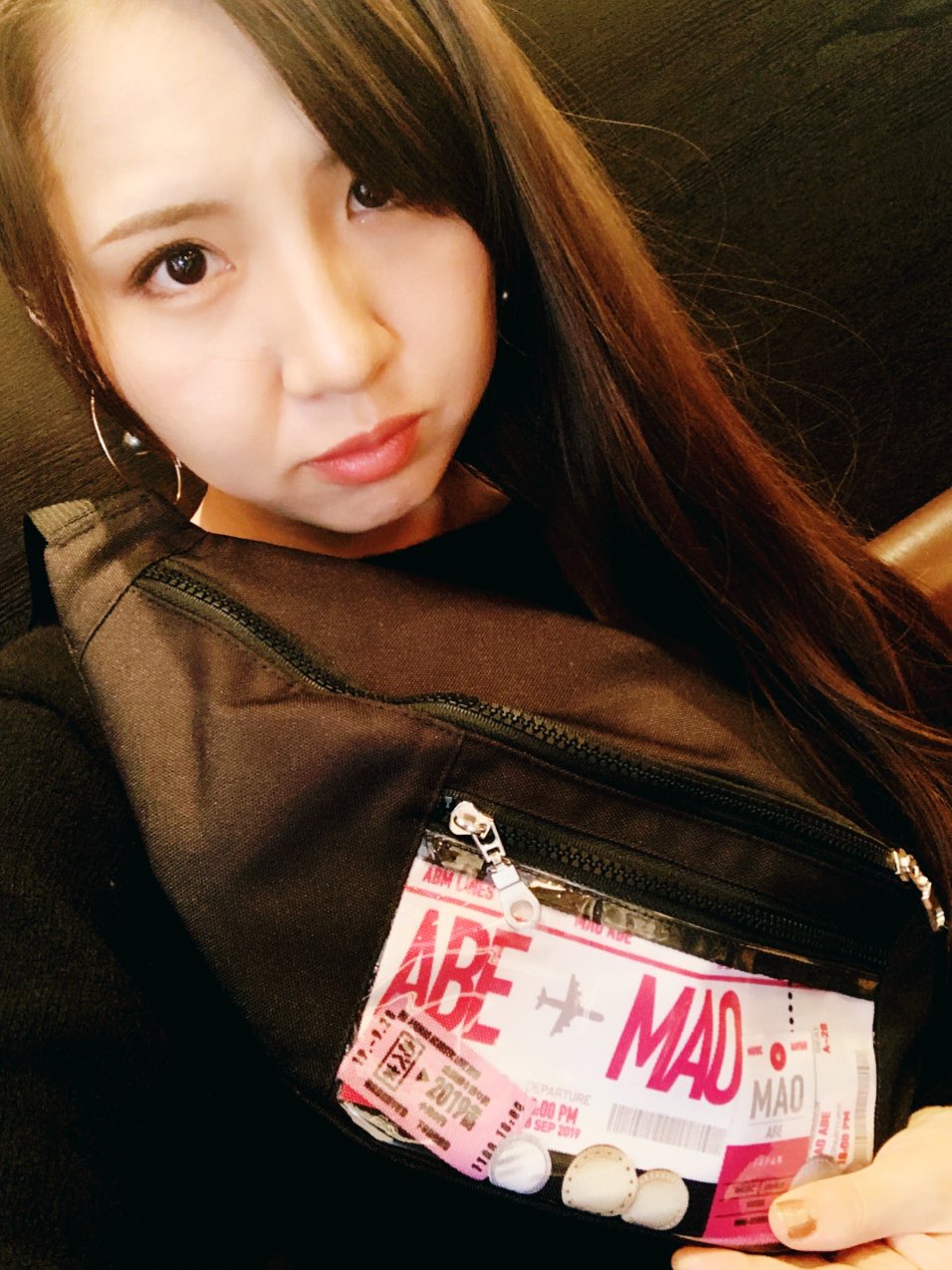 Abemao 阿部真央 ま 弾き語りツアーグッズ サンプルのチェックの時に撮ったウエストポーチの画像だけあったので載せておきます 阿部自身はだいぶ疲れた顔ですがポーチは 可愛いです 笑 他のもまた今度載せるね みんな良い連休を おやすみすみ