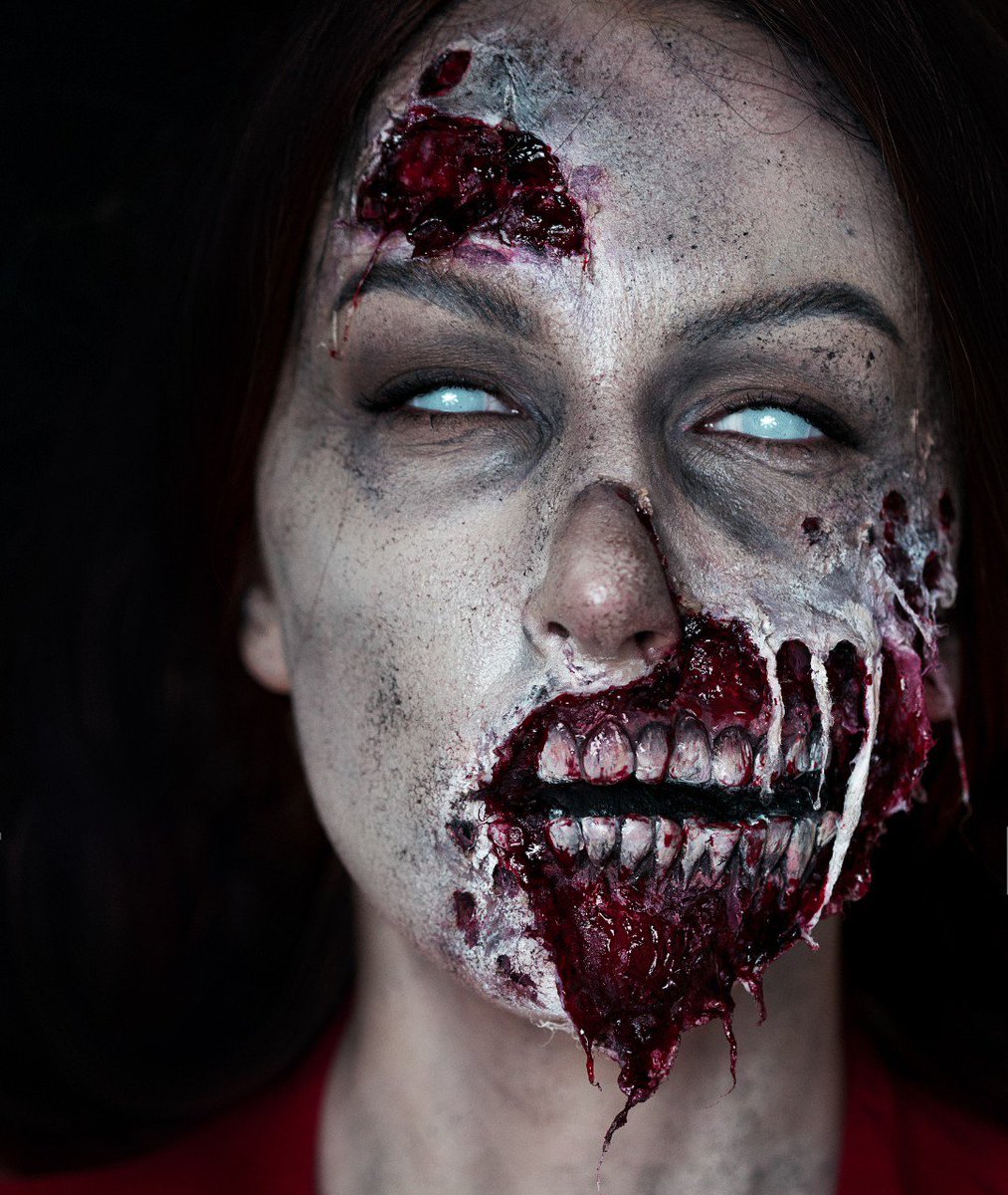 mehronmakeup's tweet photo. 🏆2rd Place of our #RE2 Zombie Contest goes to @LynzMUA who created a GOREgeous zombified version of #residentevil protagonist #ClairRedfield using our Liquid Latex 🧟‍♀️🎮

#cosplay #liquidlatex #zombiemakeup #zombies  #mehronzombiehorde #RE2 #zombie #fxmakeup https://t.co/mh9F4B5w7K