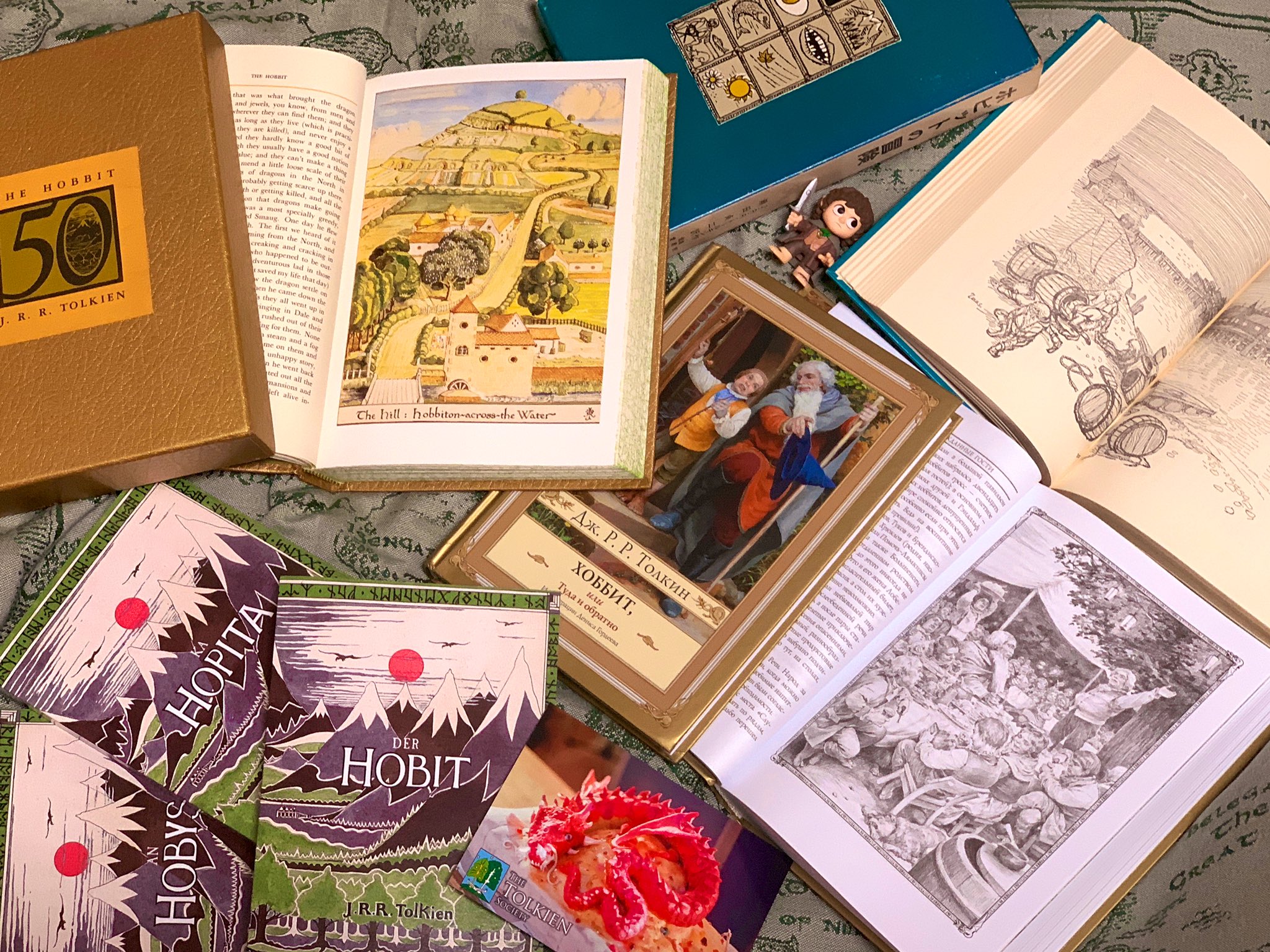ট ইট র Chica Chubb In Middle Earth Happy Hobbitday Happy Birthday Bilbo Frodo Baggins 日本では9 22 ホビットデイ になりました ビルボ フロドさん お誕生日おめでとうございます 日本語版 ロシア語版 50周年版 コーンウォール語 ハワイ ট ইট র Chica Chubb In Middle Earth Happy Hobbitday Happy Birthday Bilbo Frodo Baggins 日本では9 22 ホビットデイ になりました ビルボ フロドさん お誕生日おめでとうございます 日本語版 ロシア語版 50周年版 コーンウォール語 ハワイ