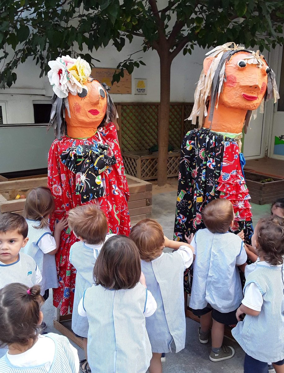 escolamagnolia's tweet photo. Els Cargols, les Granotes, els Ocells i els Esquirols estem fent una adaptació molt bona a les nostres noves classes, i per això vàrem celebrar La Mercè fent una festa al pati amb els gegants del Magnòlia! #MagDirecte #Mag_Bcn

Ens ho vam passar genial😀😀😀!! https://t.co/wjhcLyIxnI