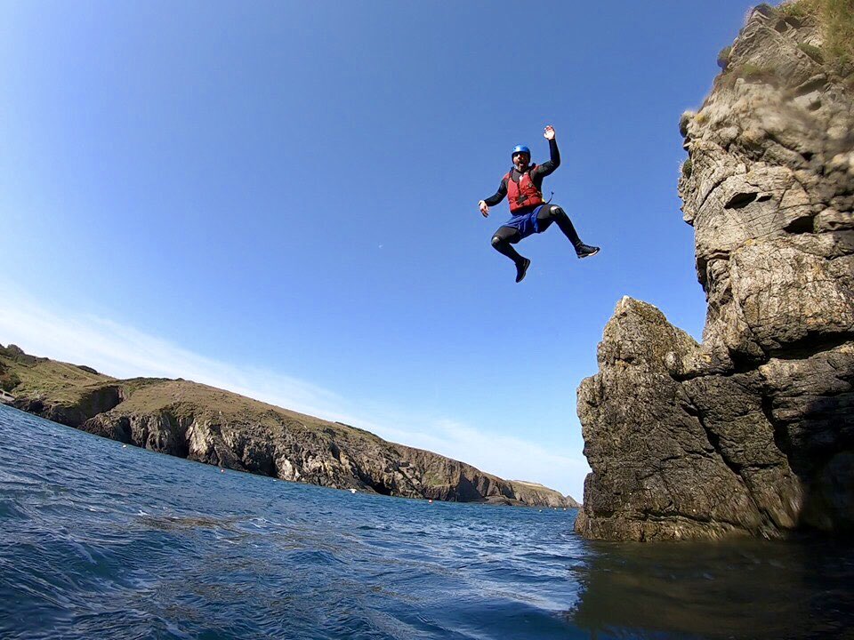 realadventureco's tweet photo. Jump into a Welsh adventure... We had an awesome morning out playing on the Wild West coast of Wales, Coasteering in Pembrokeshire. @visitwales @VisitPembs @lovepembs https://t.co/TyCnRNukDq