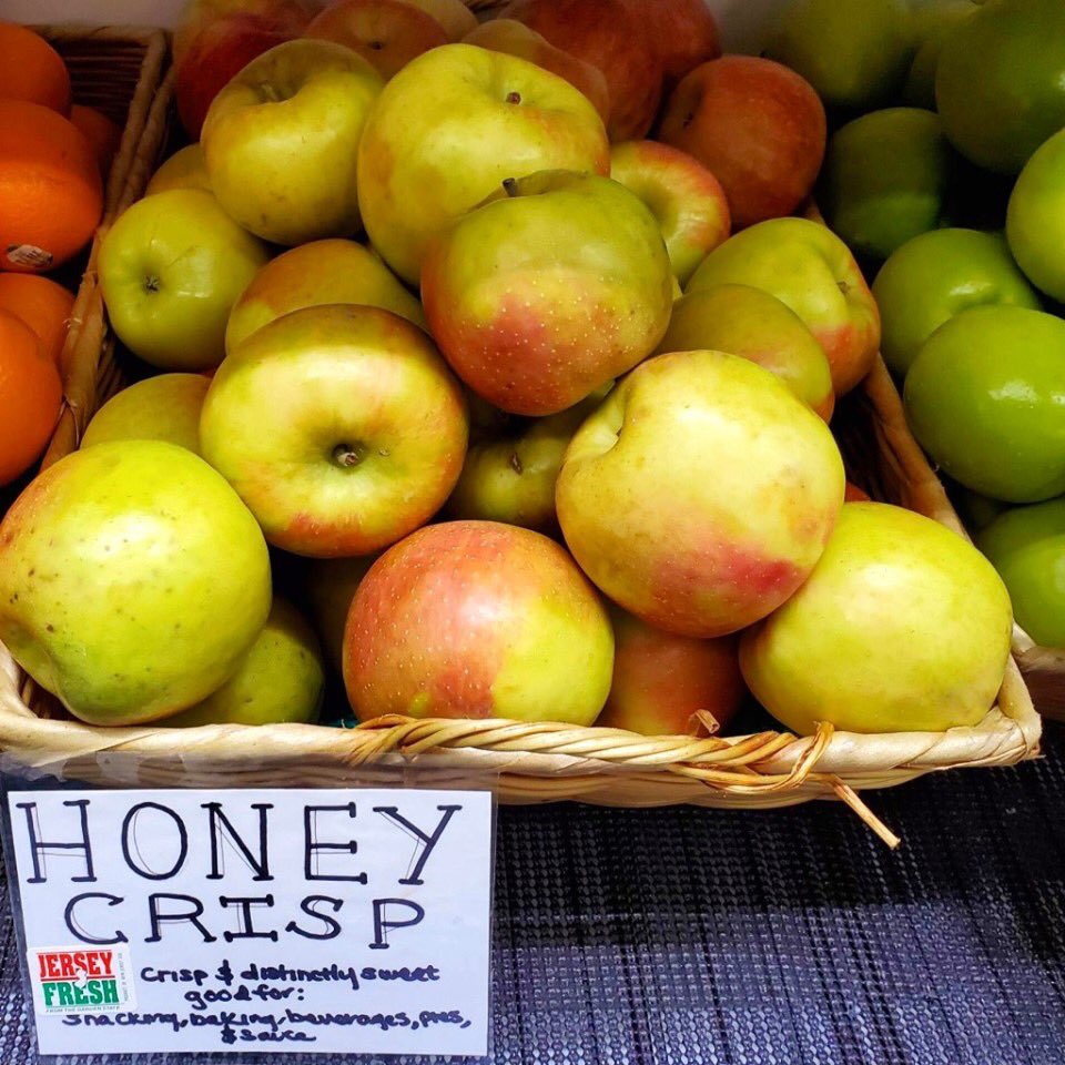 HomesteadFrmMkt's tweet photo. It's Sampling Saturday! Stop by today between 1-4 to try our many different apple varieties as well as some yummy apple treats.๐๐
#sampling #saturdayafternoon #AppleEvent #apples #fallharvest #fallfarming #lambertvillenj #newjersey #tasting #farmmarket https://t.co/3YW8dtNhWF
