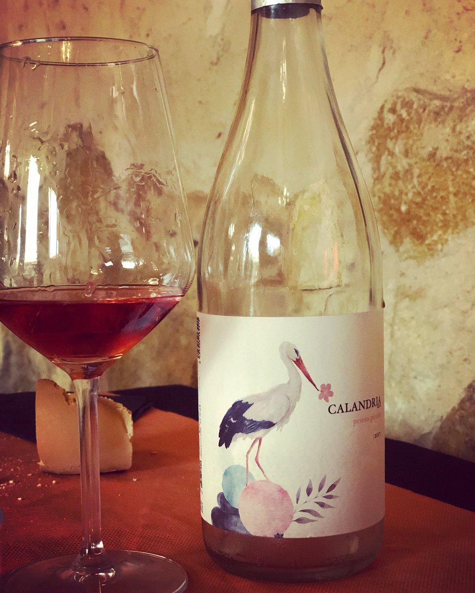 BodegasBelote's tweet photo. Almuerzos de sábado por la mañana en modo rosado. ¡Prieto Picudo de cueva!

#vinosdecueva #prietopicudo #rosewine https://t.co/nv8ueZOpP4