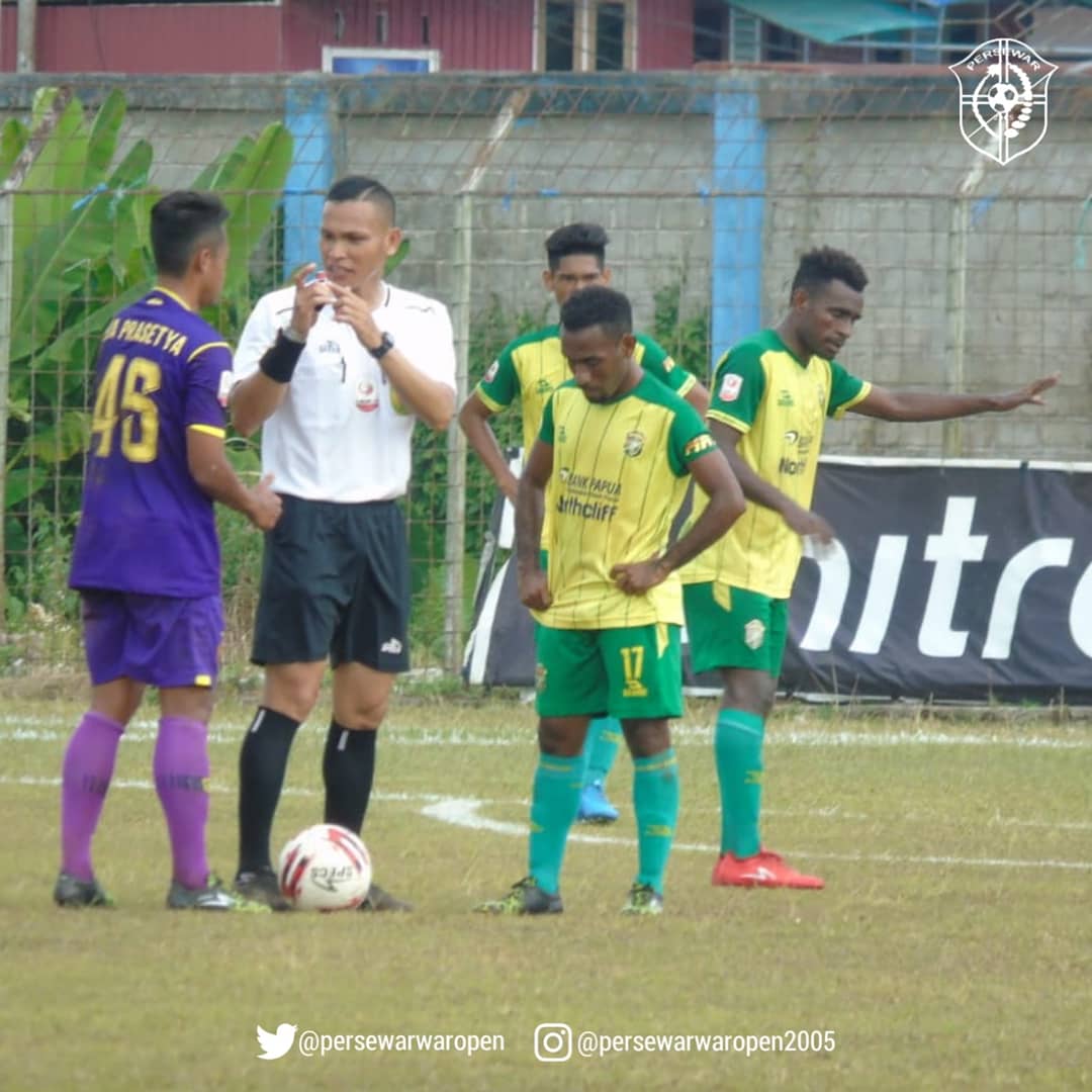 persewarwaropen's tweet photo. Galeri Pertandingan VS Persik Kediri Sore Tadi
.
Sampai Jumpa Di lain Hari Kawan @persikfckediri #djajati
.
#persewarwaropen
#persewarDAY
#ndisowosio
#ndikarako https://t.co/zSBGf6cmCp