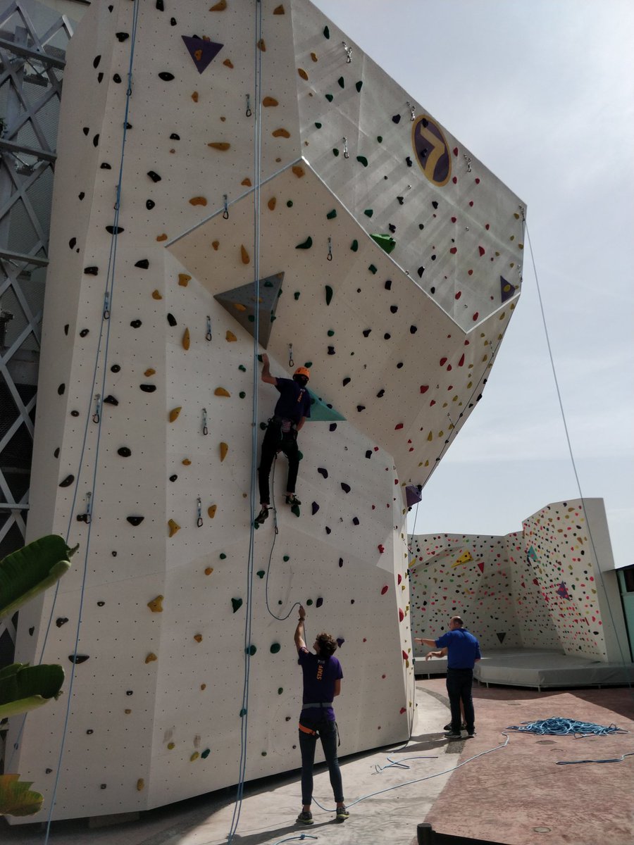 alex_tello7's tweet photo. Genial mañana en @7FUNCENTER BARCELONA, probando lo último en realidad virtual y escalada.
Inauguración esta tarde a las 18h en @SOMMultiespai (Antiguo Heron City).
Los 100 primeros entran gratis. #7fun https://t.co/f69tRJhJRX