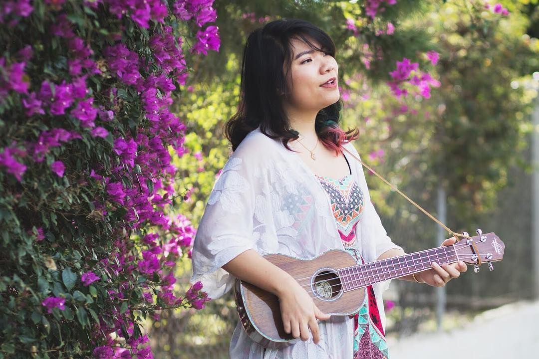 GFTEDApparel's tweet photo. Beautiful flowers to accompany a beautiful performance... To hear more from Jaclyn, check out her songs on Spotify!

https://t.co/IXzQsTRn3k

#IAmGFTED #BeOriginal #CreativityIsAGift #CreativesOfInstagram #MyCreativeCommunity #flowers #ukulele https://t.co/V49zOo7A7E