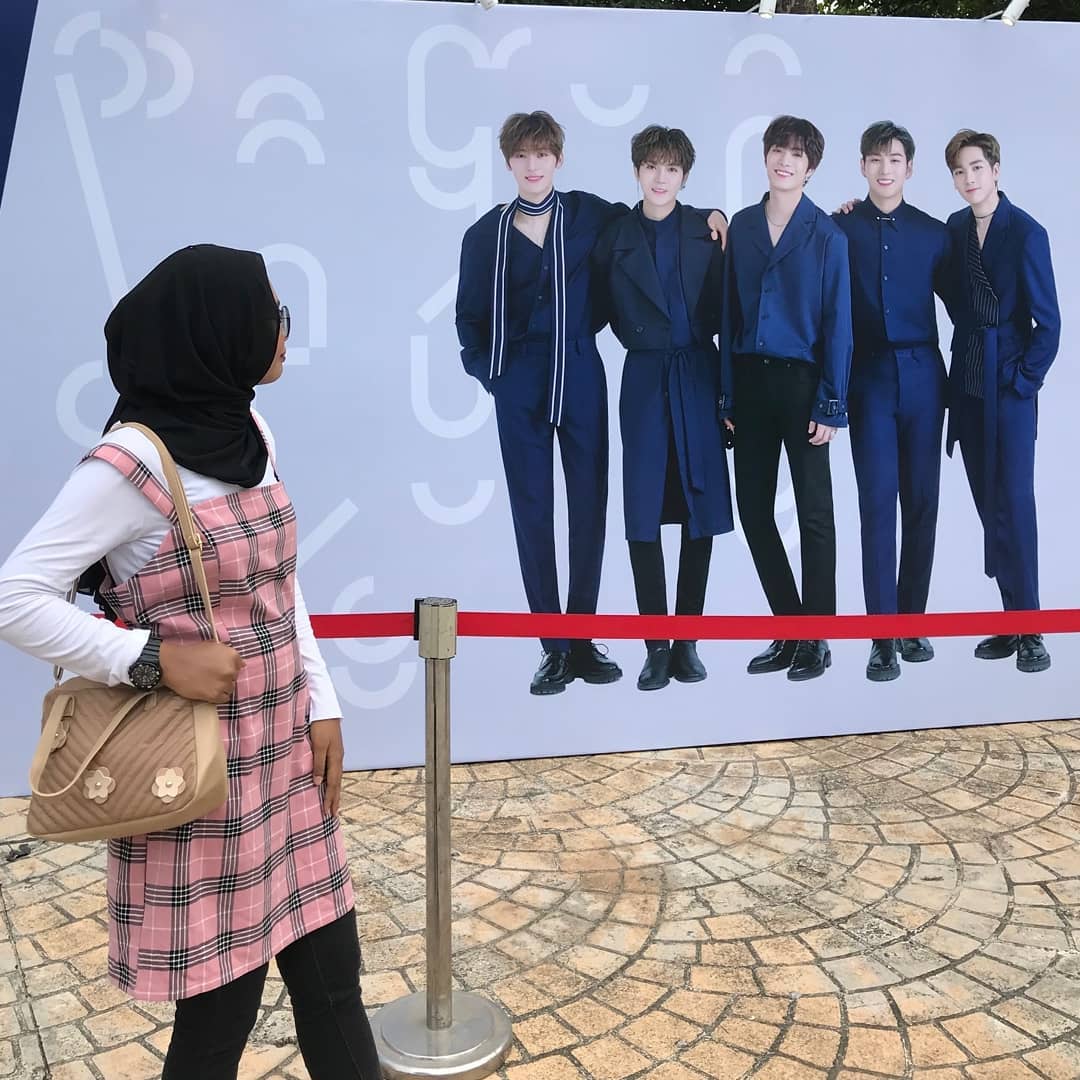 got7inspired's tweet photo. 190907 Throwback ๐
#NUESTSegnoInMY #NUESTSegnoInKL #SEGNOinMY #SegnoinKL https://t.co/tFxufD3moB