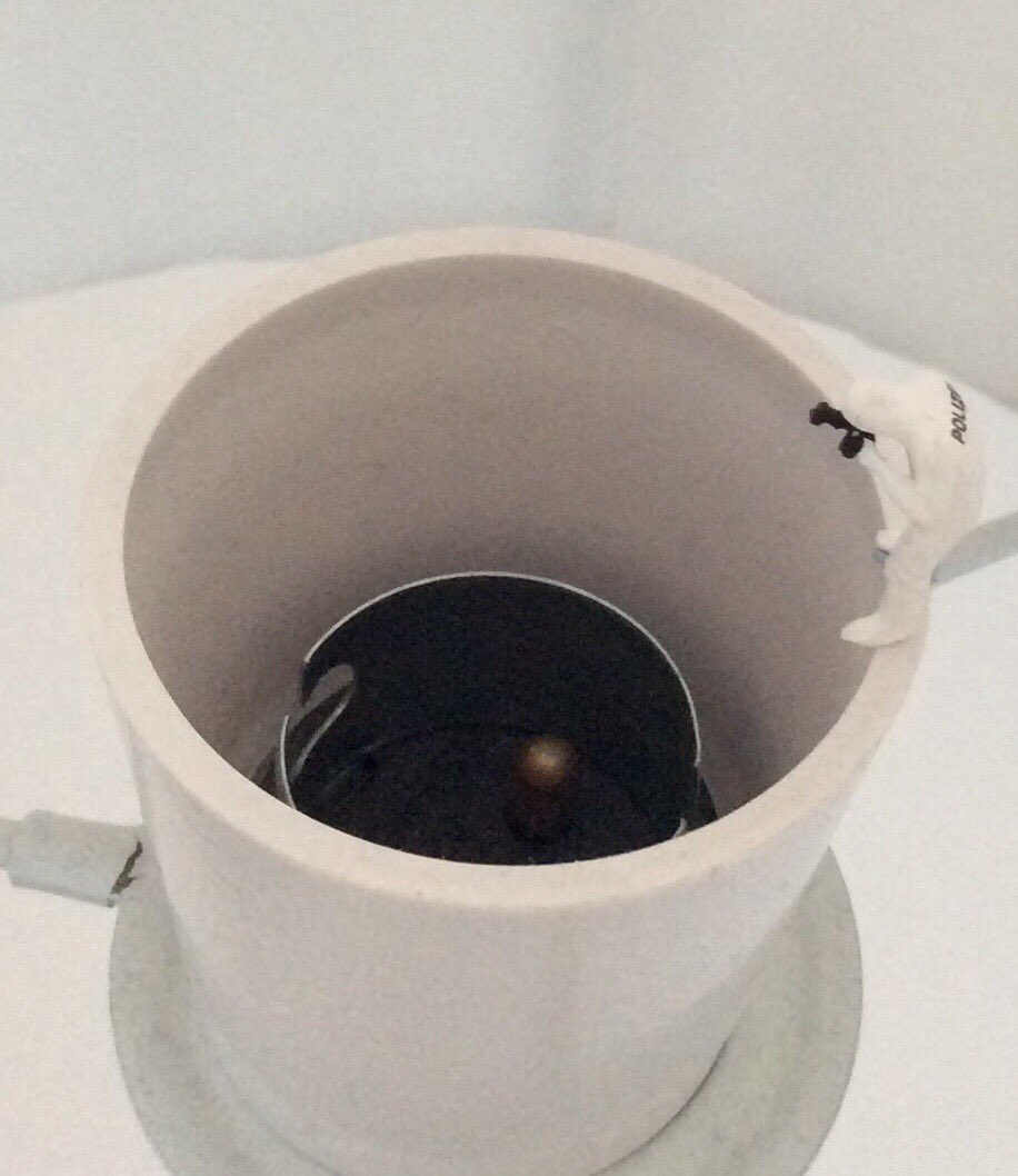 ASlinkachu's tweet photo. The case of the missing lightbulb 

#slinkachu #slinkachuinspired #inspiredbyslinkachu #littlepeoplebigworld https://t.co/3UweyTDoj6