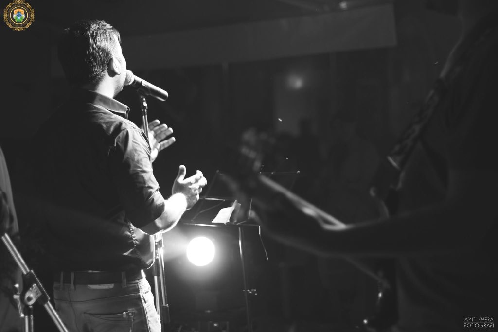 VocalVaseem's tweet photo. “If I can not fly,let me Sing.”🎤🎤🎼🎼 
#VocalVaseem #VaseemAhmed #Singer #Performer #Lovewhatido #Gratitude. https://t.co/fPcOq9nOff