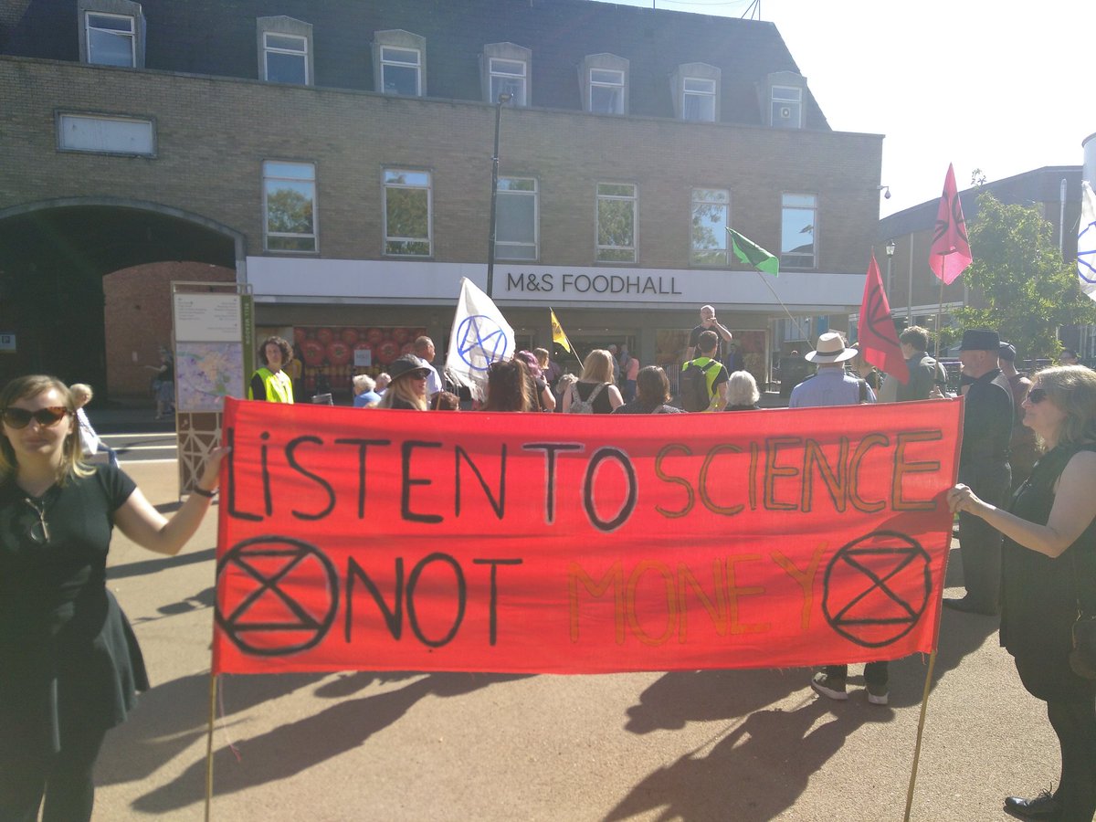 XRChelmsford's tweet photo. Declaration of Rebellion
Chelmsford
40 rebels process through town!
#extinctionrebellion
#rebelforlife https://t.co/EcYSFcKlqI