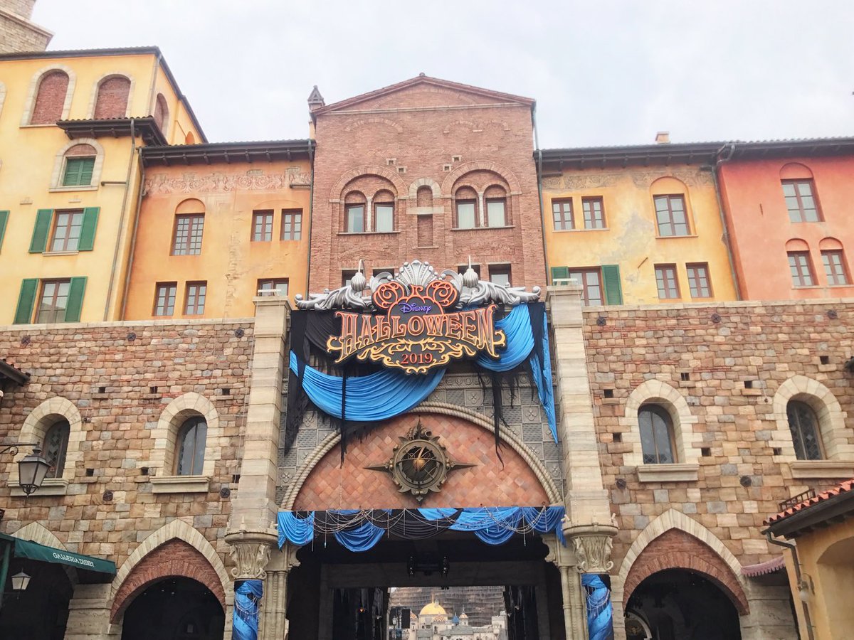 R 数ヶ月ぶりのスプラッシュマウンテン 以前から行ってみたかった神保町での古本屋巡りに2周年セラムンストアからの竹下通りでクレープという行きたいとこ詰め込み放題の休日 舞浜 神保町 原宿という一貫性のない流れ笑 神保町の古本屋の多さには驚いた