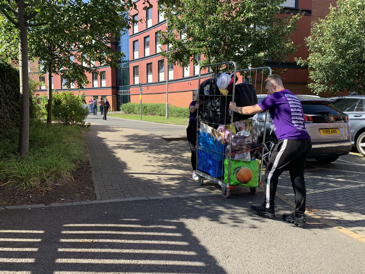 AstonUniversity's tweet photo. Aston Aunties (Aston student volunteer helpers in purple t-shirts) will be all over campus to help all Freshers settle in 💜
They can answer any questions or point you in the right direction if you need some help!
#AstonWelcomeWeek #AstonFreshers https://t.co/fMnQdPZWyQ