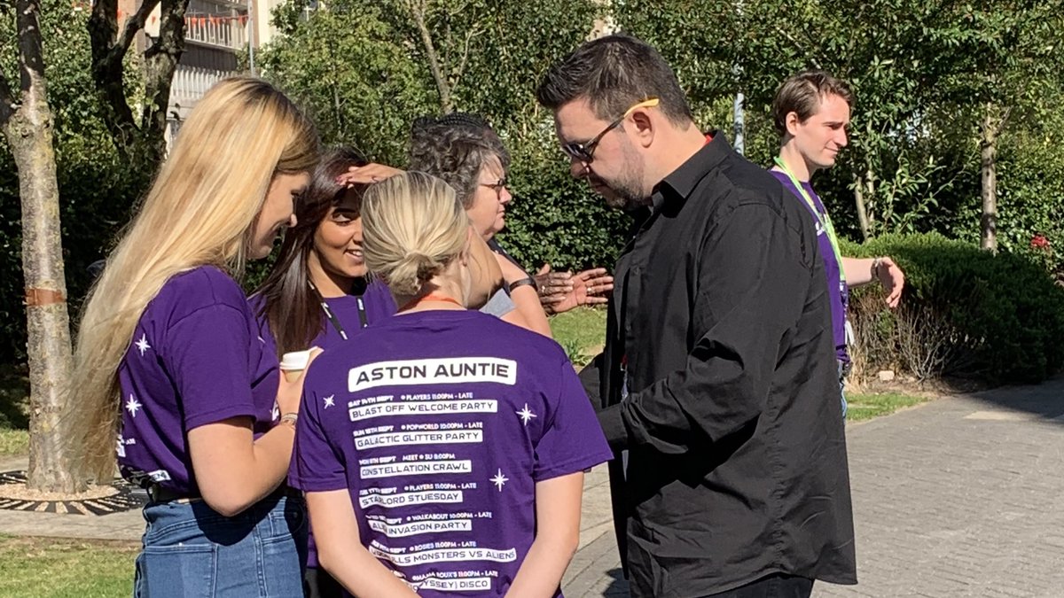 AstonUniversity's tweet photo. Aston Aunties (Aston student volunteer helpers in purple t-shirts) will be all over campus to help all Freshers settle in 💜
They can answer any questions or point you in the right direction if you need some help!
#AstonWelcomeWeek #AstonFreshers https://t.co/fMnQdPZWyQ