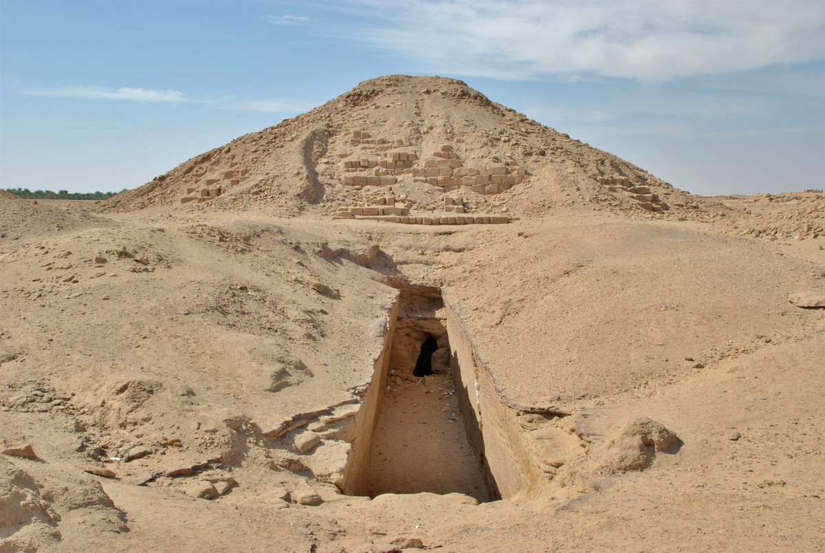 9th cent. BC el kurru napatan royal cemetery , sudanthe oldest of the five major nubian cemeteries of the kingdom of kush <including 25th dynasty>  #historyxt-mortuary temple-"k 1" pyramid - largest at the site <abt 1/4 of giza>-paintings in Tanutamani & Qalhata's tombs